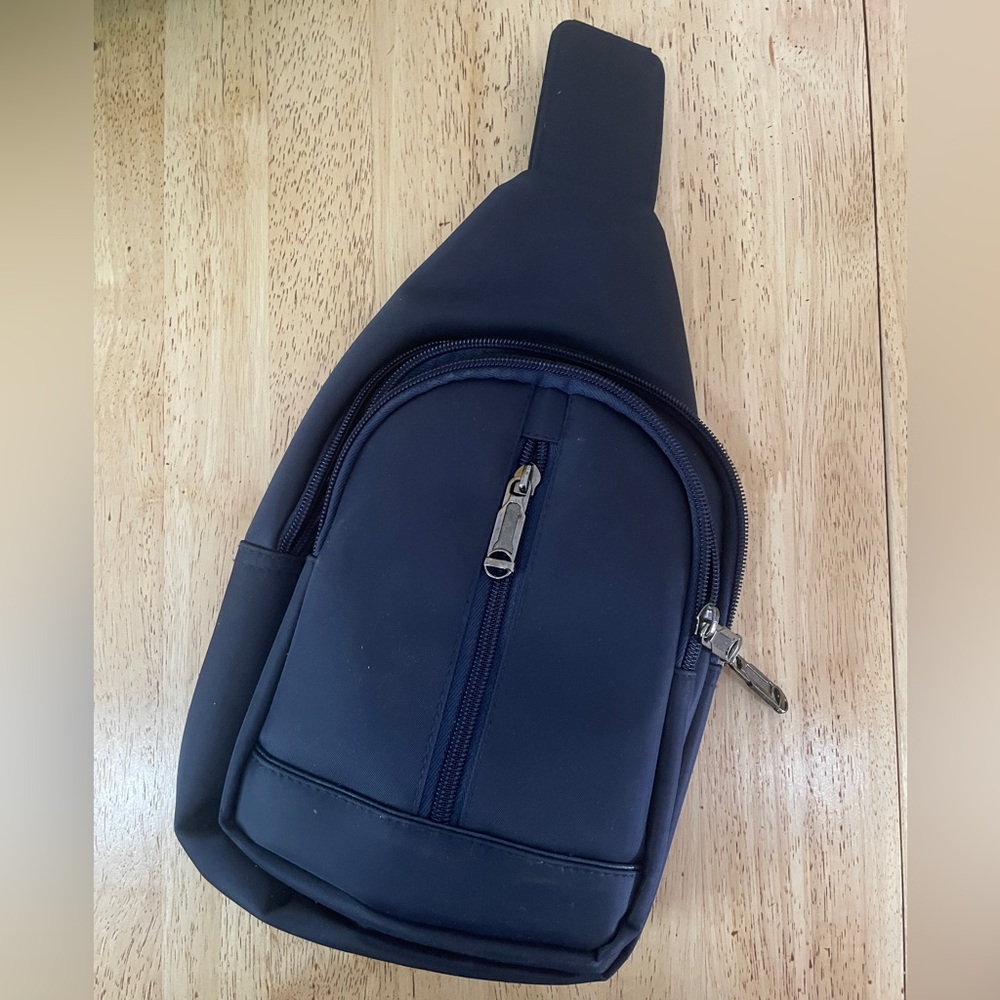 Sleek Navy Cross Body Bag with Modern Design